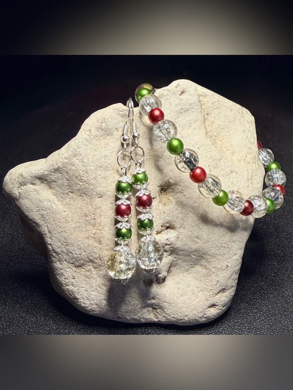 🎄Handcrafted🎄Green & Red Beaded Bracelet and Earrings Set